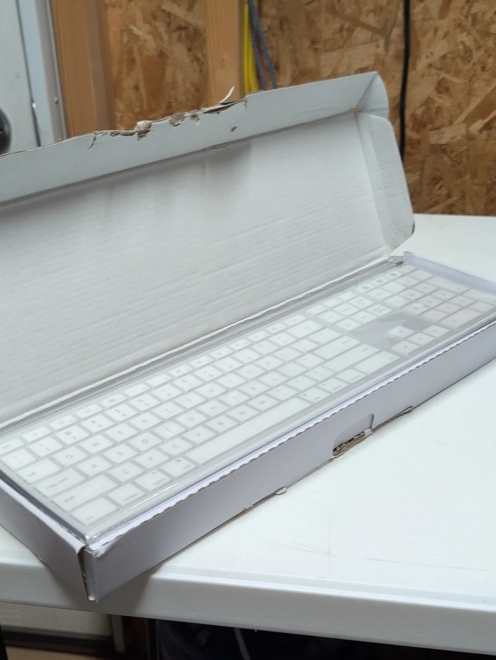 Macally Premium Bluetooth Keyboard and Mouse Combo - White